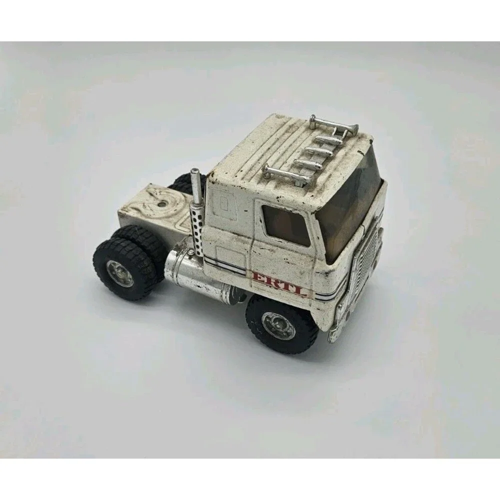 Ertl 52040 Vintage Metal Semi Ertl Toy Company Used